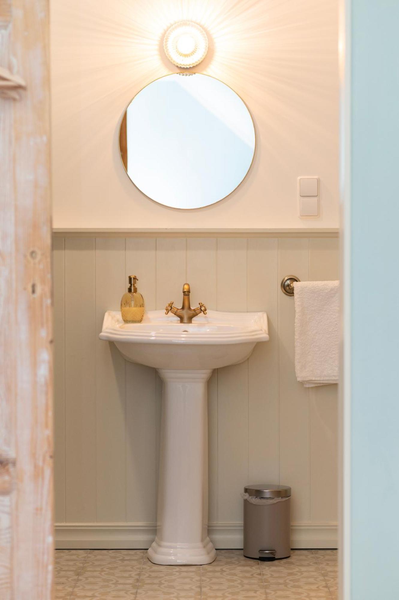 Hotel Loo Kodu&Koeoek Muraste Habitación foto